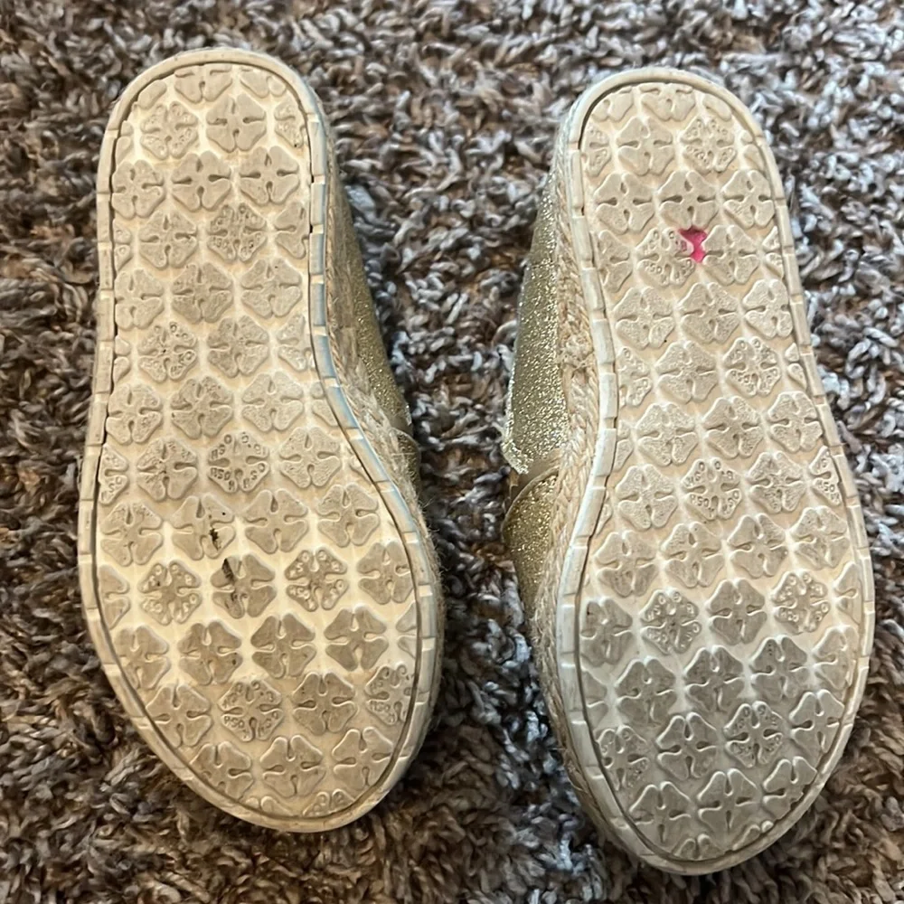 Oshkosh Gold Sliders Size 8